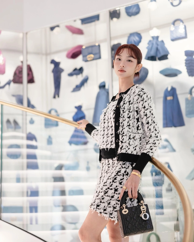 Các brand xa xỉ làm gì khi Đại sứ rơi vào vòng lao lý như Thùy Tiên: 1 cái tên vẫn được ưu ái?- Ảnh 1. Các brand xa xỉ làm gì khi Đại sứ rơi vào vòng lao lý như Thùy Tiên: 1 cái tên vẫn được ưu ái?- Ảnh 1.