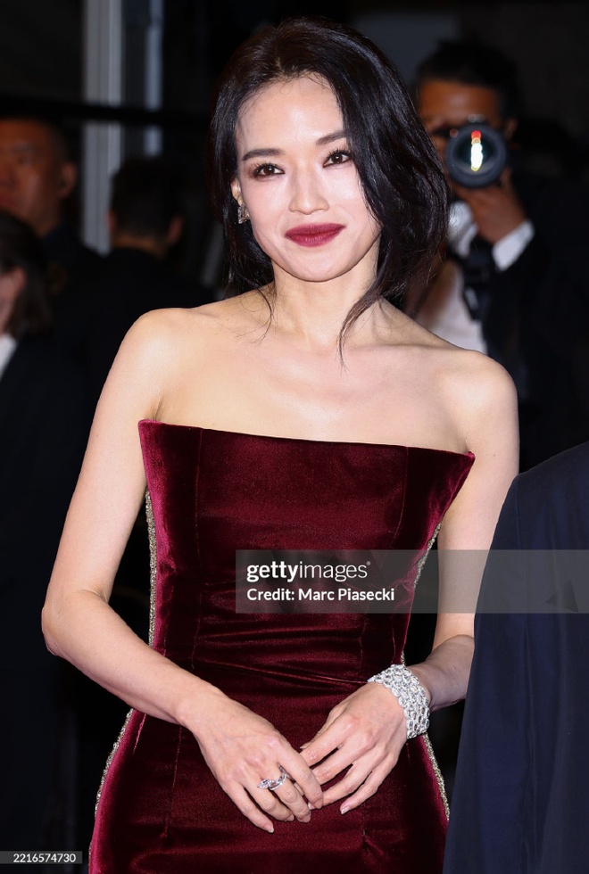 "Hung thần" Cannes 2025 chịu thua Thư Kỳ, đẹp đến độ gót chân cũng không thể bỏ qua!- Ảnh 3. "Hung thần" Cannes 2025 chịu thua Thư Kỳ, đẹp đến độ gót chân cũng không thể bỏ qua!- Ảnh 3.