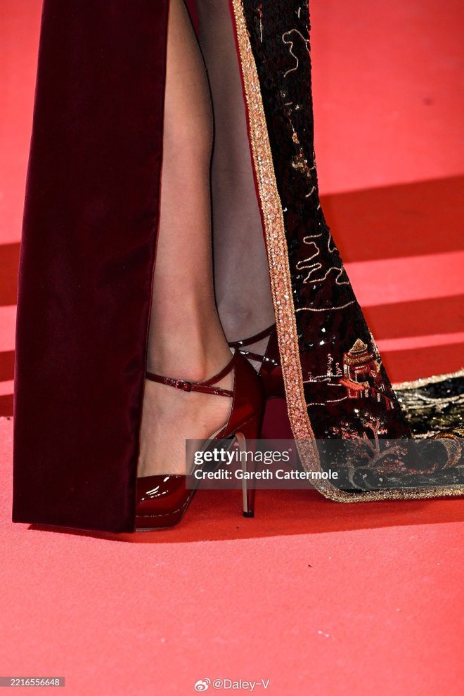 "Hung thần" Cannes 2025 chịu thua Thư Kỳ, đẹp đến độ gót chân cũng không thể bỏ qua!- Ảnh 10. "Hung thần" Cannes 2025 chịu thua Thư Kỳ, đẹp đến độ gót chân cũng không thể bỏ qua!- Ảnh 10.