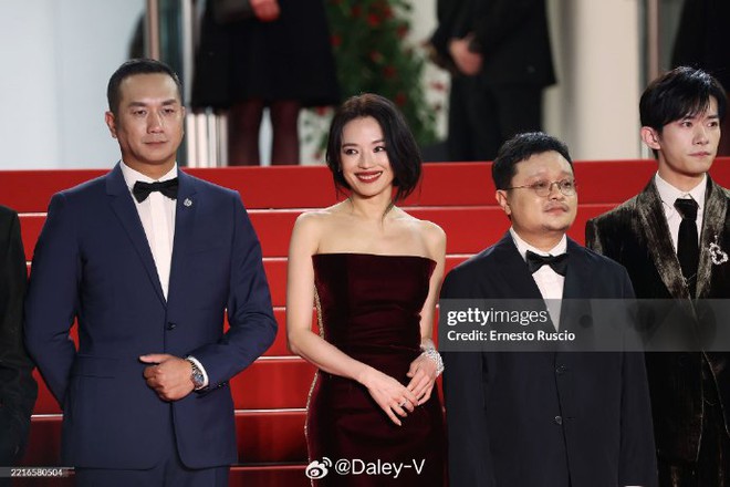"Hung thần" Cannes 2025 chịu thua Thư Kỳ, đẹp đến độ gót chân cũng không thể bỏ qua!- Ảnh 1. "Hung thần" Cannes 2025 chịu thua Thư Kỳ, đẹp đến độ gót chân cũng không thể bỏ qua!- Ảnh 1.