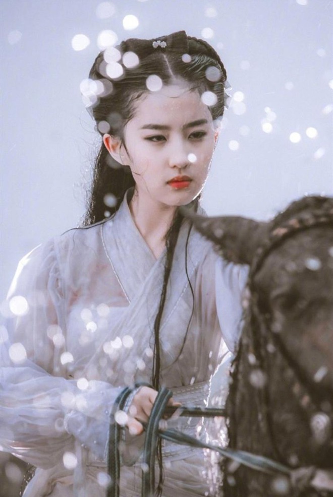 Lưu Diệc Phi có còn là "thần tiên tỷ tỷ" ở Cbiz không?- Ảnh 3. Lưu Diệc Phi có còn là "thần tiên tỷ tỷ" ở Cbiz không?- Ảnh 3.
