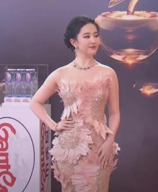 Lưu Diệc Phi có còn là "thần tiên tỷ tỷ" ở Cbiz không?- Ảnh 7. Lưu Diệc Phi có còn là "thần tiên tỷ tỷ" ở Cbiz không?- Ảnh 7.