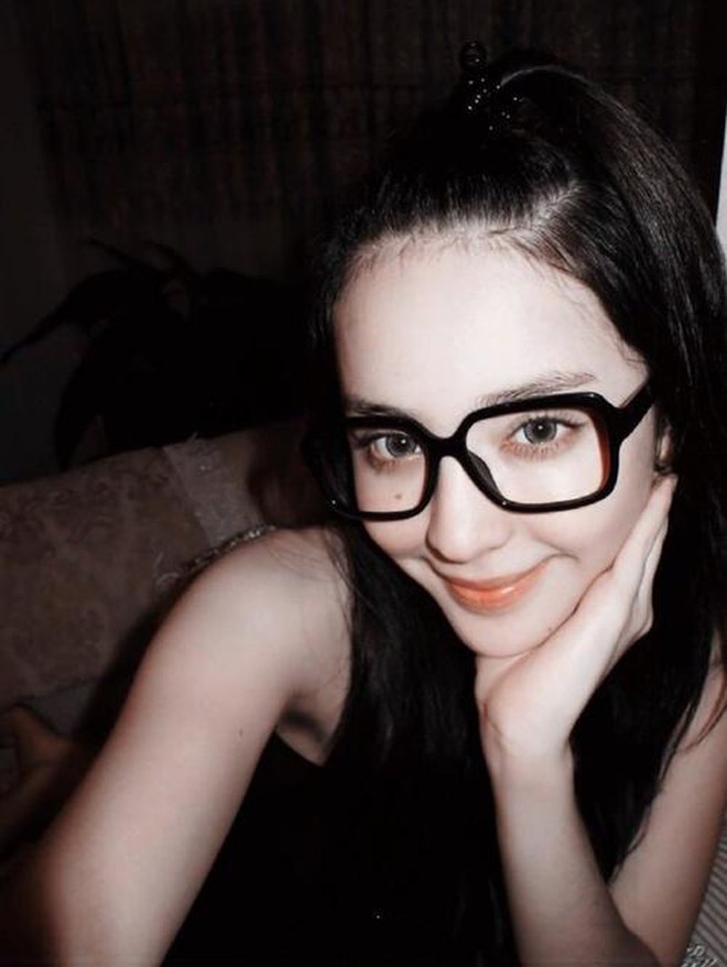 Lộ ảnh năm 16 tuổi của mỹ nhân Tân Cương đẹp nhất Cbiz, hàng triệu netizen tranh cãi: "Vẻ đẹp này có thật không?"- Ảnh 2.