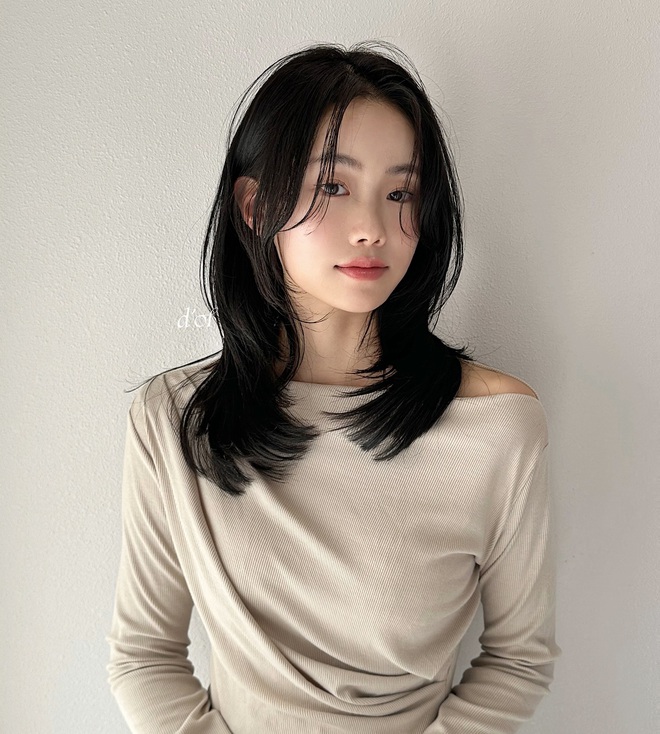 Hot nhất bây giờ chính là tóc đuôi uốn cụp với 5 kiểu siêu ngọt ngào, thu gọn gương mặt- Ảnh 1.