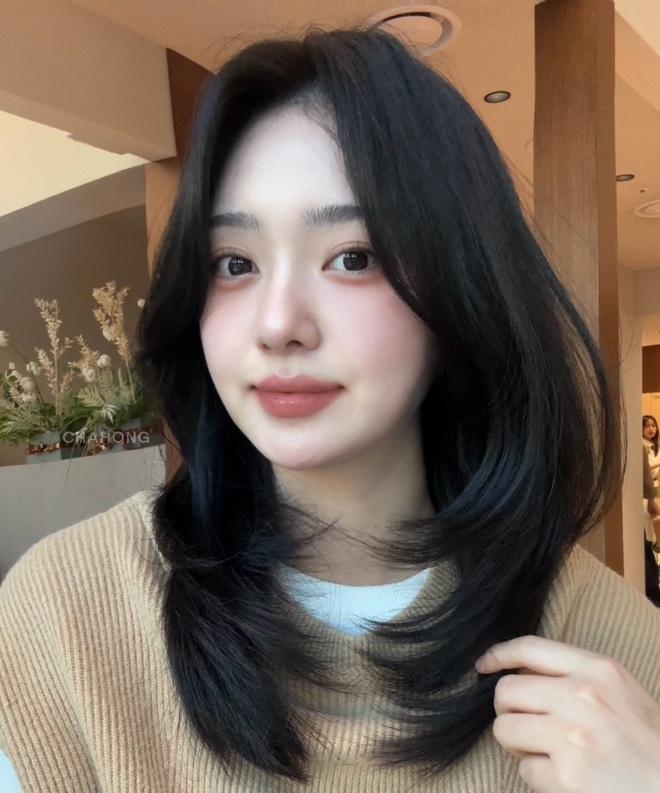 Hot nhất bây giờ chính là tóc đuôi uốn cụp với 5 kiểu siêu ngọt ngào, thu gọn gương mặt- Ảnh 2.