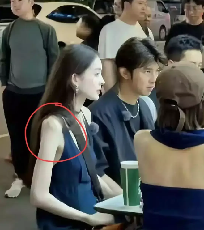 Lộ ảnh năm 16 tuổi của mỹ nhân Tân Cương đẹp nhất Cbiz, hàng triệu netizen tranh cãi: "Vẻ đẹp này có thật không?"- Ảnh 13.