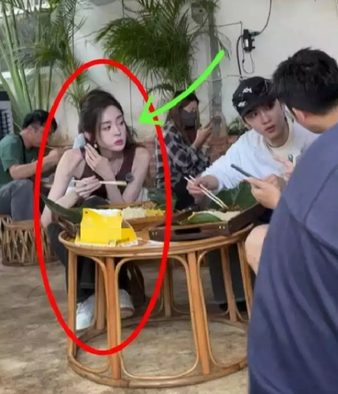 Lộ ảnh năm 16 tuổi của mỹ nhân Tân Cương đẹp nhất Cbiz, hàng triệu netizen tranh cãi: "Vẻ đẹp này có thật không?"- Ảnh 12.