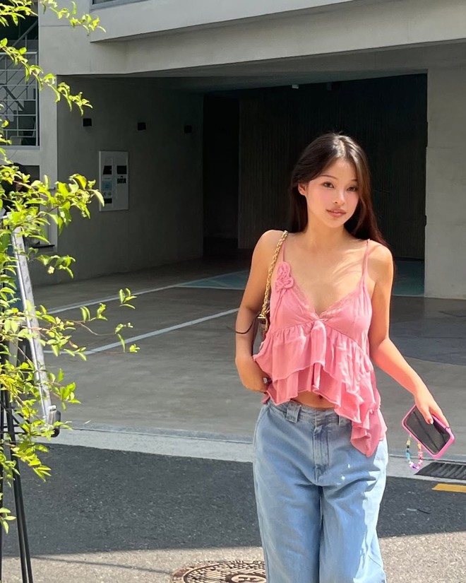 Tủ đồ hè của gái xinh có 1 triệu follow Instagram: Đơn giản mà đẹp điên, ngắm xong chẳng thiết sắm đồ cầu kỳ!- Ảnh 13. Tủ đồ hè của gái xinh có 1 triệu follow Instagram: Đơn giản mà đẹp điên, ngắm xong chẳng thiết sắm đồ cầu kỳ!- Ảnh 13.