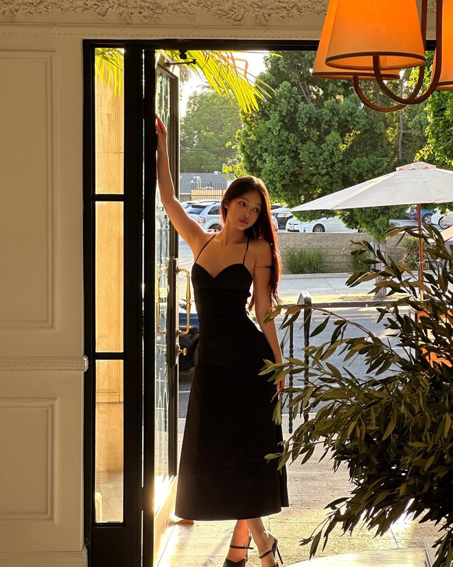 Tủ đồ hè của gái xinh có 1 triệu follow Instagram: Đơn giản mà đẹp điên, ngắm xong chẳng thiết sắm đồ cầu kỳ!- Ảnh 11. Tủ đồ hè của gái xinh có 1 triệu follow Instagram: Đơn giản mà đẹp điên, ngắm xong chẳng thiết sắm đồ cầu kỳ!- Ảnh 11.