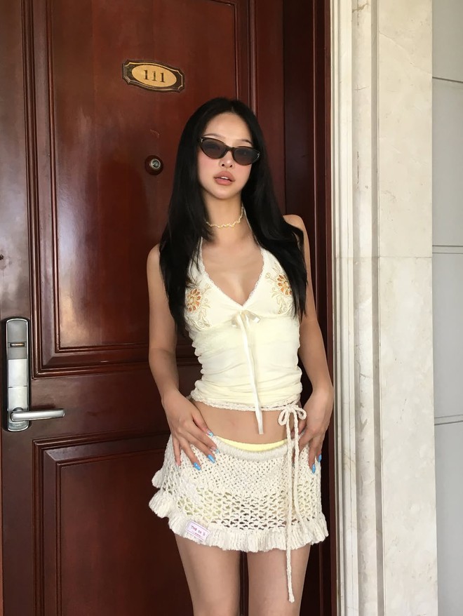 Tủ đồ hè của gái xinh có 1 triệu follow Instagram: Đơn giản mà đẹp điên, ngắm xong chẳng thiết sắm đồ cầu kỳ!- Ảnh 8. Tủ đồ hè của gái xinh có 1 triệu follow Instagram: Đơn giản mà đẹp điên, ngắm xong chẳng thiết sắm đồ cầu kỳ!- Ảnh 8.