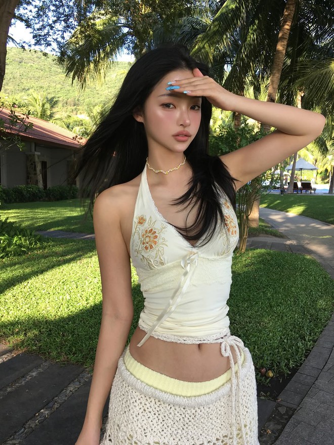 Tủ đồ hè của gái xinh có 1 triệu follow Instagram: Đơn giản mà đẹp điên, ngắm xong chẳng thiết sắm đồ cầu kỳ!- Ảnh 9. Tủ đồ hè của gái xinh có 1 triệu follow Instagram: Đơn giản mà đẹp điên, ngắm xong chẳng thiết sắm đồ cầu kỳ!- Ảnh 9.