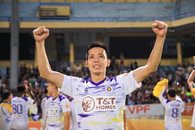 Đỗ Mỹ Linh lên xế hộp 18 tỷ cùng chủ tịch CLB Hà Nội, chiếc váy"phản chủ" làm dấy lên nghi vấn có tin vui?- Ảnh 9.
