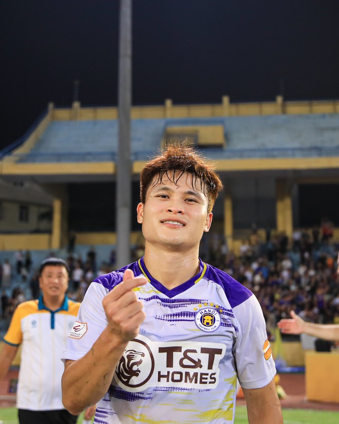 Đỗ Mỹ Linh lên xế hộp 18 tỷ cùng chủ tịch CLB Hà Nội, chiếc váy"phản chủ" làm dấy lên nghi vấn có tin vui?- Ảnh 10.