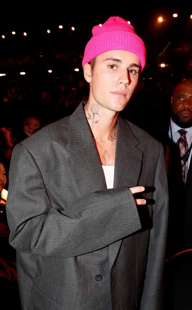 Justin Bieber bị phát hiện mê mẩn "bản sao 2k7 của Selena Gomez", hôn nhân với Hailey đang gặp trục trặc?- Ảnh 1.