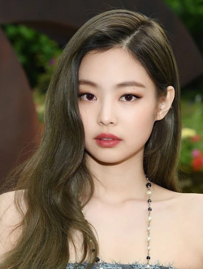 Sốc: IU bị tố "đi khách" 130 triệu/đêm, Jennie (BLACKPINK) có clip nóng với con trai người thừa kế tập đoàn BMW?- Ảnh 6.