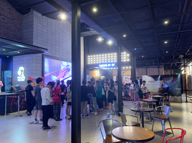 Cảnh tượng tò mò ở Vincom Nguyễn Chí Thanh- Ảnh 17. Cảnh tượng tò mò ở Vincom Nguyễn Chí Thanh- Ảnh 17.