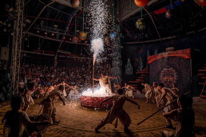 Xiếc Việt gây bão dịp lễ: Săn vé khó hơn concert, sân khấu xứng đáng 100 điểm còn diễn viên thì đẹp miễn chê- Ảnh 9.