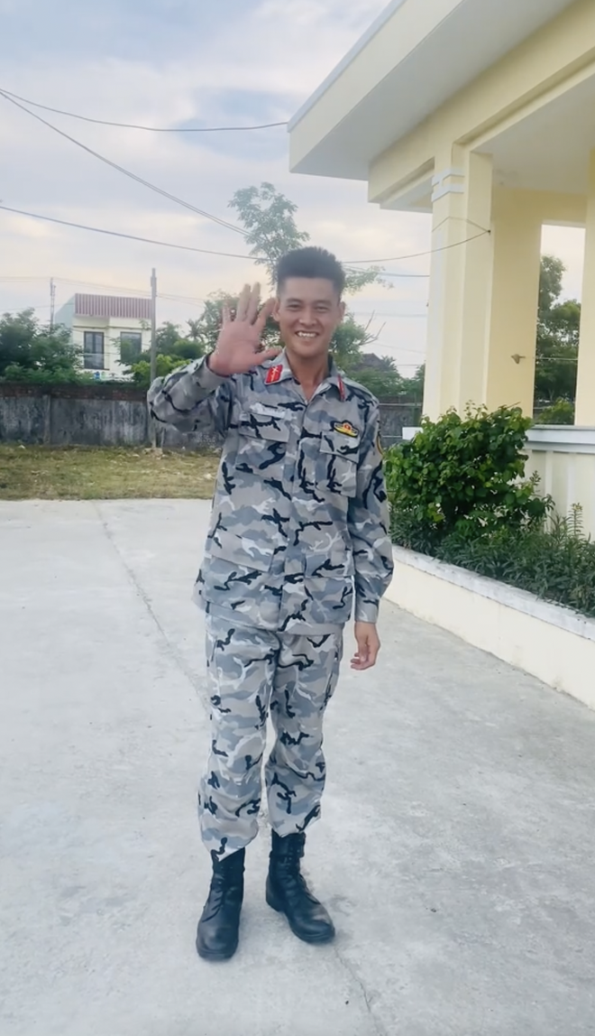 ChyChy nói về tình cảm với chiến sĩ Đặc nhiệm dù Thanh Hiếu: "Có nhiều thứ em sẽ giữ riêng và không công khai..."- Ảnh 4. ChyChy nói về tình cảm với chiến sĩ Đặc nhiệm dù Thanh Hiếu: "Có nhiều thứ em sẽ giữ riêng và không công khai..."- Ảnh 4.
