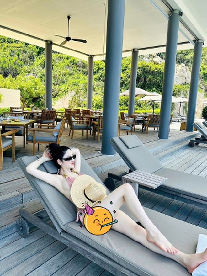 Top 5 nàng WAGs diện bikini đẹp nhất: Yến Xuân hay Doãn Hải My, Chu Thanh Huyền "hot" hơn mùa hè?- Ảnh 20.