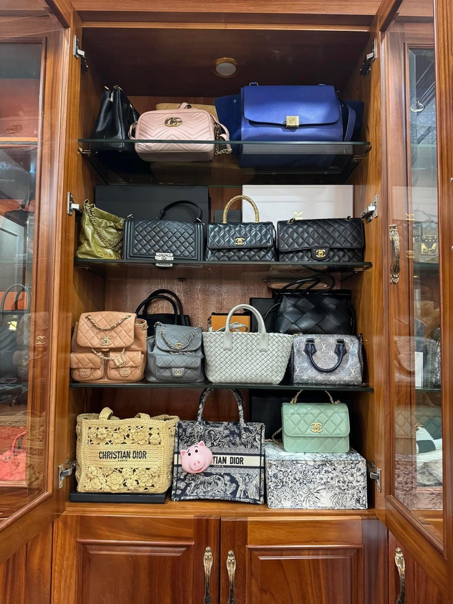 Nổi tiếng là "tiểu thư đồ hiệu", vợ Duy Mạnh vừa nhìn đã biết bị kẻ gian tráo hàng Dior "fake", phản ứng gây sốt- Ảnh 5. Nổi tiếng là "tiểu thư đồ hiệu", vợ Duy Mạnh vừa nhìn đã biết bị kẻ gian tráo hàng Dior "fake", phản ứng gây sốt- Ảnh 5.