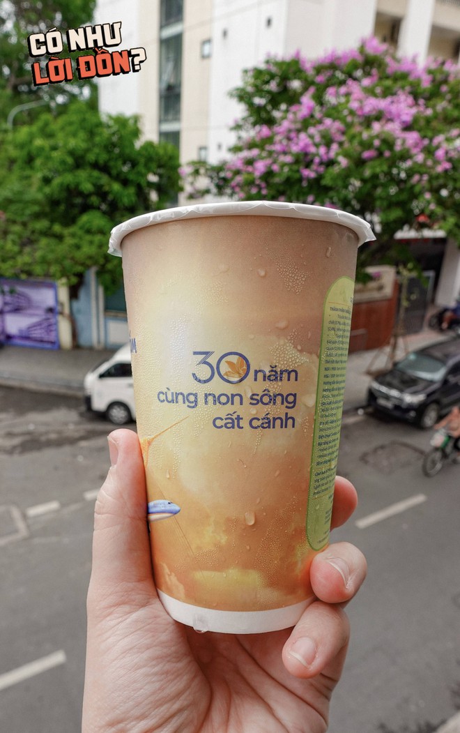 Cận cảnh cốc trà sữa cốm 50k của Vietnam Airlines: Bao bì đẹp nhưng topping bên trong mới là điều đáng chú ý- Ảnh 3. Cận cảnh cốc trà sữa cốm 50k của Vietnam Airlines: Bao bì đẹp nhưng topping bên trong mới là điều đáng chú ý- Ảnh 3.