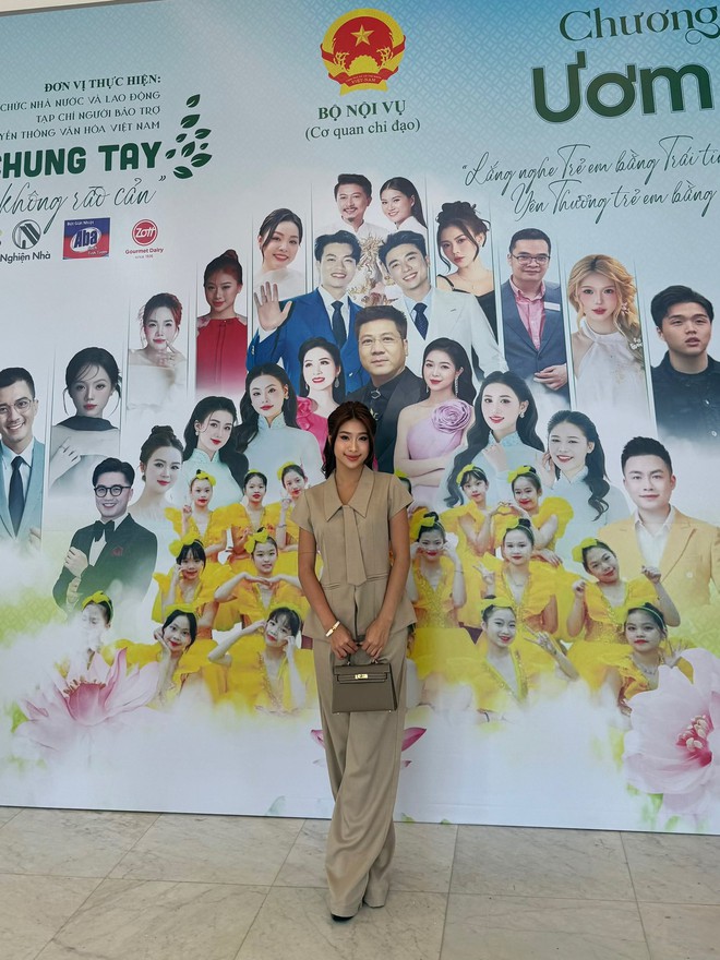 Không còn "phông bạt", Louis Phạm khoe "bằng chứng" từ thiện cực uy tín, nhan sắc trưởng thành nhận mưa lời khen- Ảnh 2.