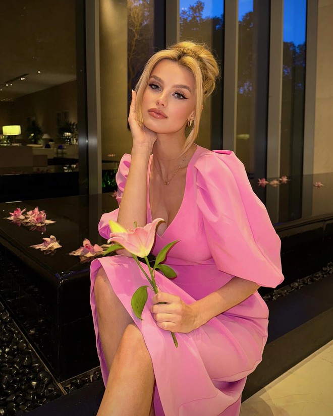 Nữ hoàng Elsa trên sân khấu Miss World: Từ người đến váy đều đẹp vô thực, một nửa có công ekip Việt Nam- Ảnh 14. Nữ hoàng Elsa trên sân khấu Miss World: Từ người đến váy đều đẹp vô thực, một nửa có công ekip Việt Nam- Ảnh 14.