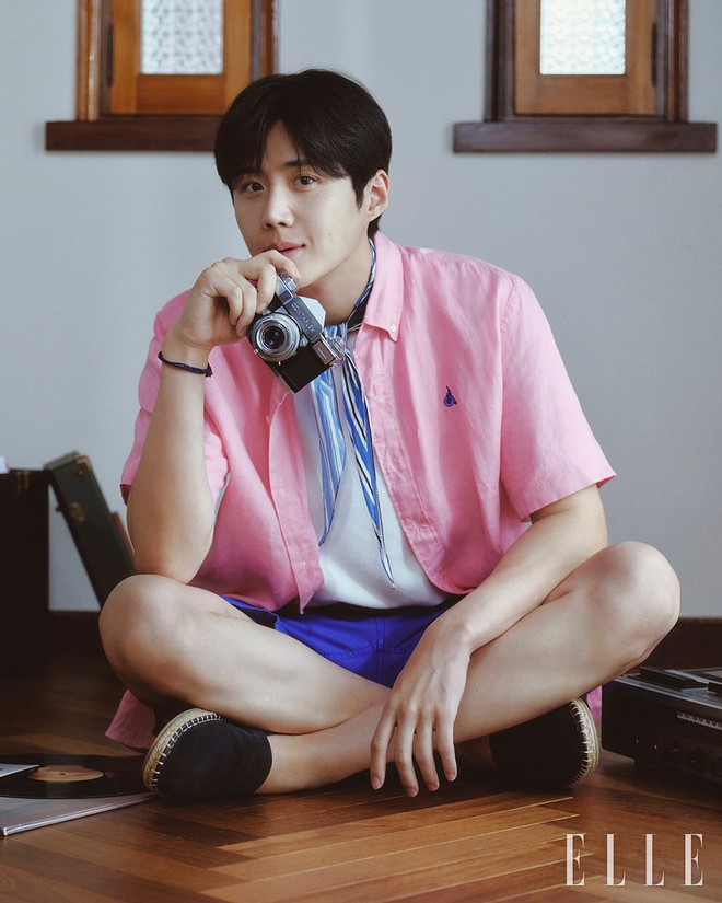 Kim Seon Ho tạo trend khắp châu Á nhưng lần đầu làm 1 việc: Đẹp trai nhưng luống cuống như nhân viên mới tan can- Ảnh 11. Kim Seon Ho tạo trend khắp châu Á nhưng lần đầu làm 1 việc: Đẹp trai nhưng luống cuống như nhân viên mới tan can- Ảnh 11.