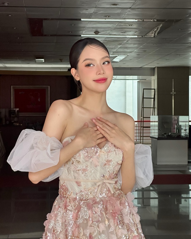 7 “bàn tay ngọc” của showbiz Việt: Số 1 đúng chuẩn tay phu nhân, muốn khổ cũng khó- Ảnh 13.