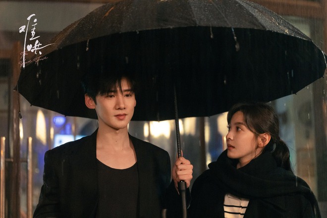 Cặp chị em showbiz yêu lén lút đã "toang", nhà trai bỏ bồ chạy theo nữ thần 10 triệu người say đắm?- Ảnh 5. Cặp chị em showbiz yêu lén lút đã "toang", nhà trai bỏ bồ chạy theo nữ thần 10 triệu người say đắm?- Ảnh 5.