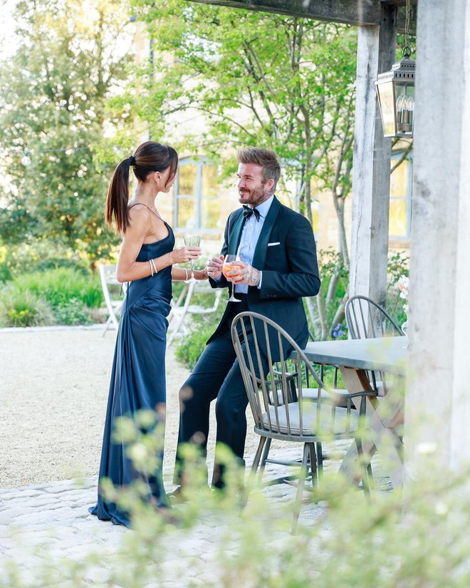 Bộ ảnh đậm chất tài phiệt của gia đình Beckham hút triệu lượt "tim", Victoria gạt phăng con trai cả giữa tin đồn "cạch mặt"- Ảnh 6.