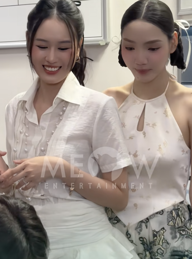 Dáng đi "xả stress" giữa đường của vợ Anh Đức làm lu mờ mỹ nhân cổ trang đẹp nhất hiện tại- Ảnh 2.