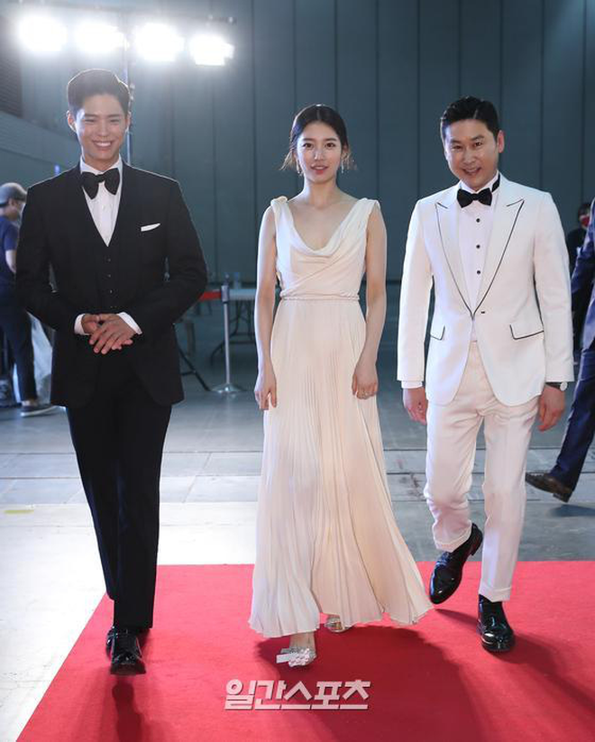 Suzy đẹp xuất sắc bên cạnh Park Bo Gum, hẳn là vì có thêm 1 danh phận khác sau 7 năm- Ảnh 6. Suzy đẹp xuất sắc bên cạnh Park Bo Gum, hẳn là vì có thêm 1 danh phận khác sau 7 năm- Ảnh 6.