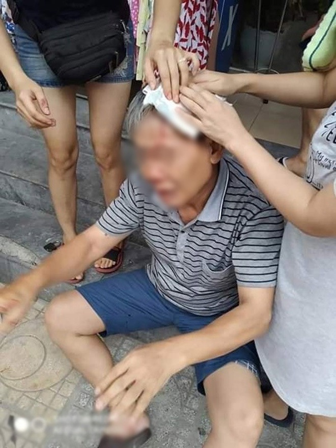 Đang đi dạo ở sân chung cư bị bịch bún rơi trúng người, mẹ bỉm hoảng hồn nhưng vẫn tự nhủ "còn may chán!"- Ảnh 5.