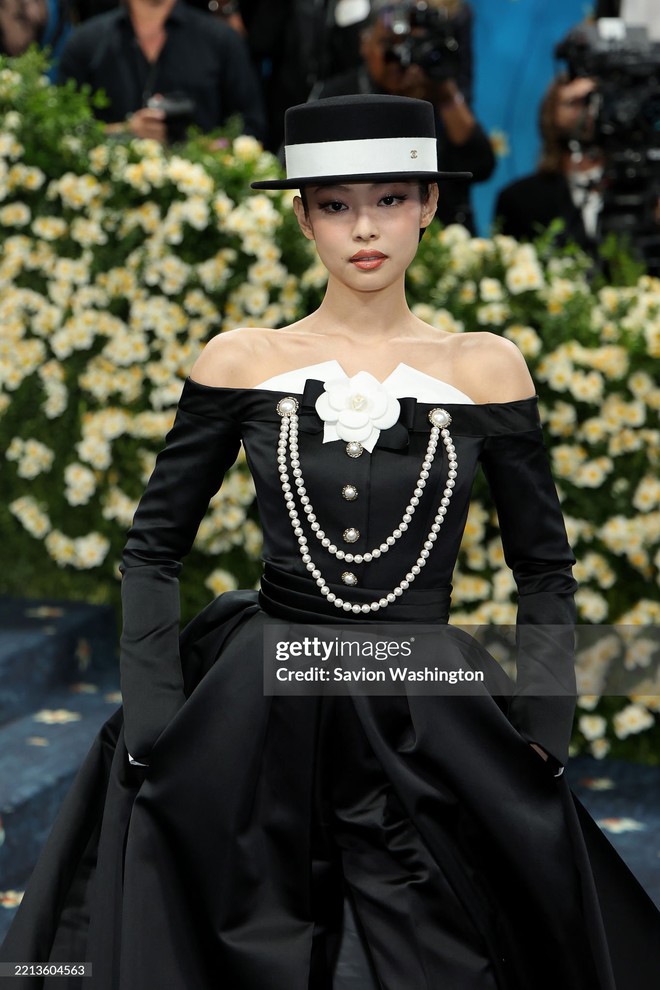 Khung hình khó hiểu của Jennie - Lisa (BLACKPINK) tại Met Gala 2025: Chuyện gì xảy ra thế này?- Ảnh 6.