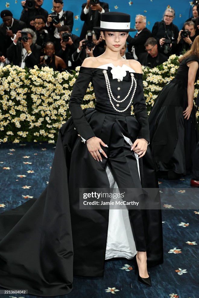 Khung hình khó hiểu của Jennie - Lisa (BLACKPINK) tại Met Gala 2025: Chuyện gì xảy ra thế này?- Ảnh 5.