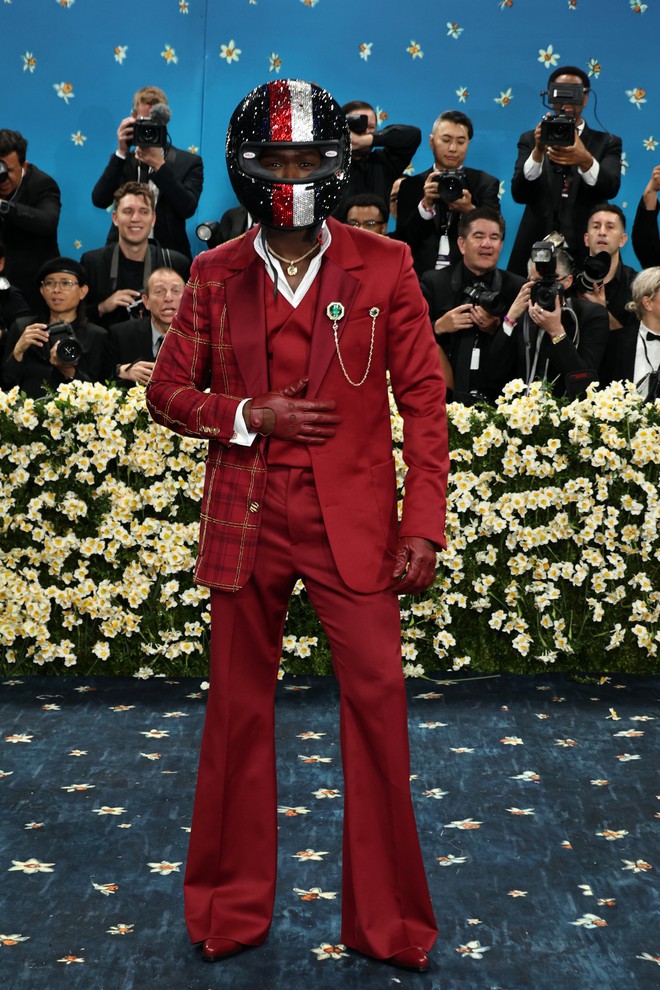 Hội "chơi nổi" Met Gala 2025: Màn xách máy may vác đàn, "biến hình" 19 giây cũng không sốc bằng mặt mộc của Vera Wang- Ảnh 6.