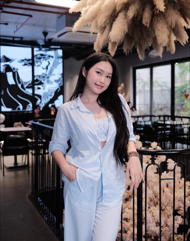 Bữa tiệc visual: Doãn Hải My khí chất "tiểu thư thành thị", đọ sắc 2 hot mom nhan sắc đỉnh nhất nhì làng bóng đá- Ảnh 2.