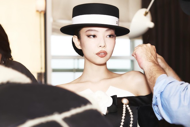 Jennie đẹp như minh tinh điện ảnh trong loạt khung hình full HD, Met Gala “lộc” quá rồi!- Ảnh 4.