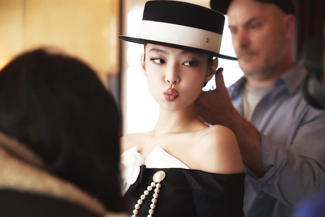 Jennie đẹp như minh tinh điện ảnh trong loạt khung hình full HD, Met Gala “lộc” quá rồi!- Ảnh 3.