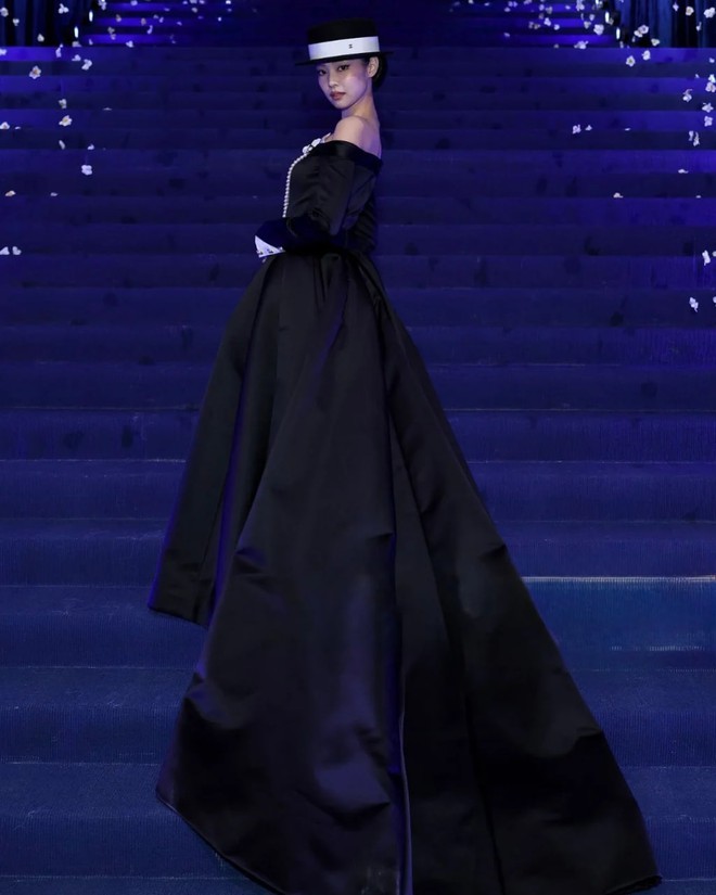 Jennie đẹp như minh tinh điện ảnh trong loạt khung hình full HD, Met Gala “lộc” quá rồi!- Ảnh 7.