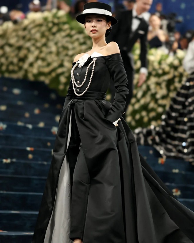 Jennie đẹp như minh tinh điện ảnh trong loạt khung hình full HD, Met Gala “lộc” quá rồi!- Ảnh 10.