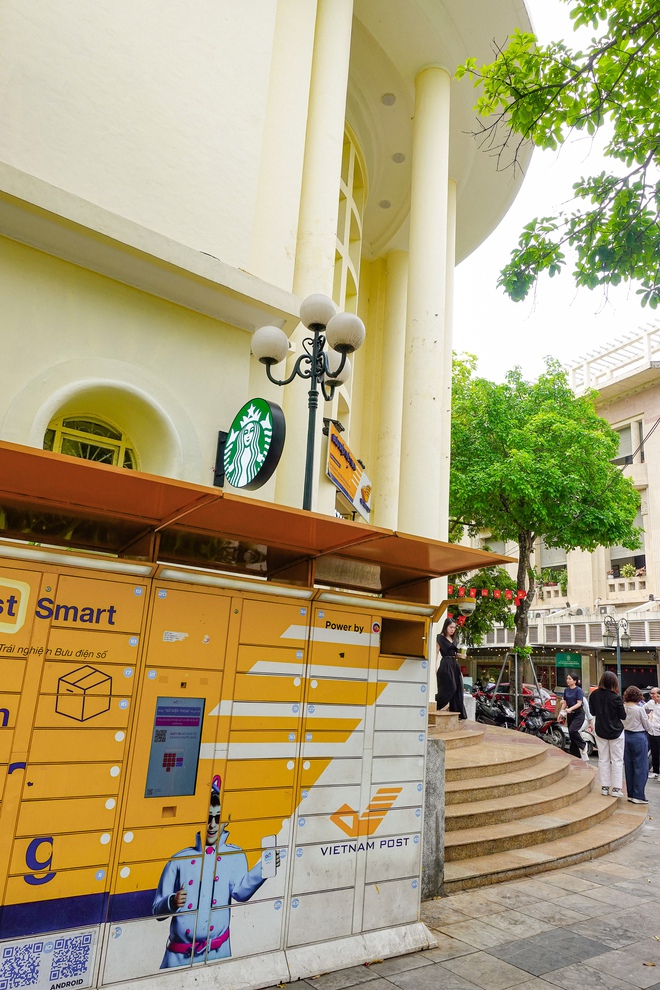 Starbucks Bưu Điện Hà Nội vừa mở đã đông kín, nhưng lại có 1 điểm trừ khiến dân tình tiếc nuối- Ảnh 11.