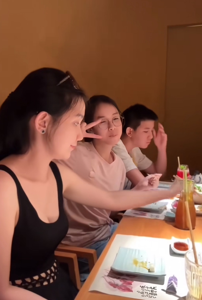 Thiếu gia con Hoa hậu Việt đang hot rần rần: 15 tuổi đã cao gần 1m9, visual như "soái ca nhí", pro5 xịn cỡ này!- Ảnh 7.