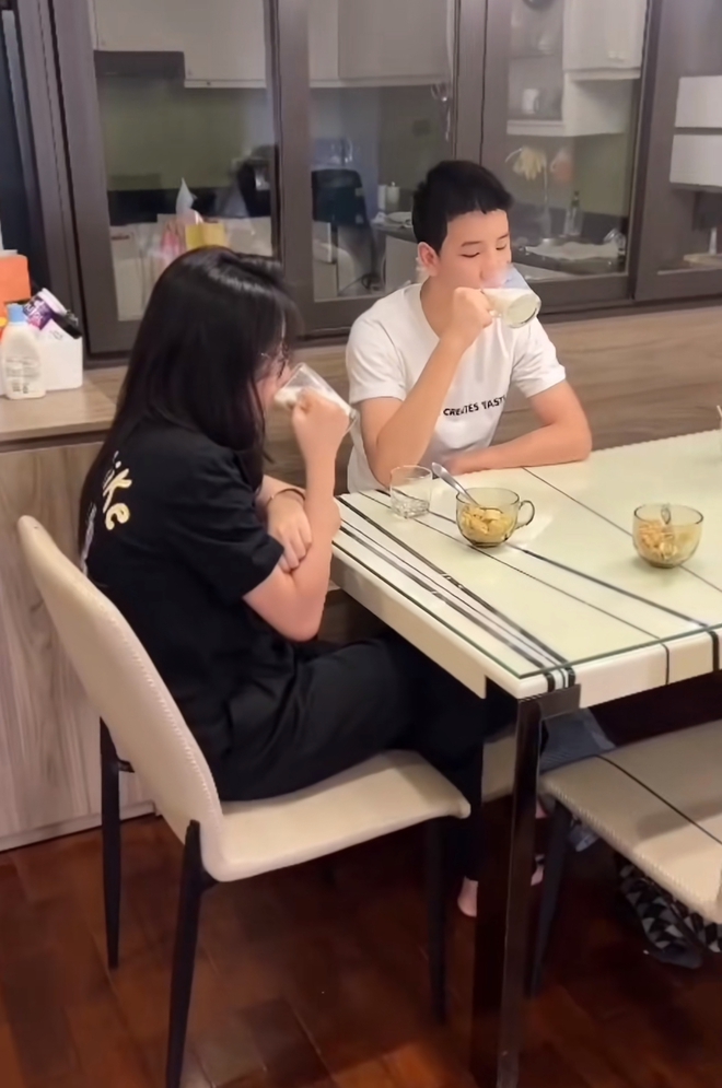 Thiếu gia con Hoa hậu Việt đang hot rần rần: 15 tuổi đã cao gần 1m9, visual như "soái ca nhí", pro5 xịn cỡ này!- Ảnh 9.