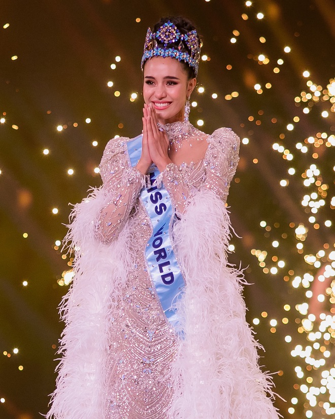 Tân Hoa hậu thế giới 2025 chơi hệ tâm linh, “xào lại” bí kíp đăng quang của 2 Miss World tiền nhiệm- Ảnh 2. Tân Hoa hậu thế giới 2025 chơi hệ tâm linh, “xào lại” bí kíp đăng quang của 2 Miss World tiền nhiệm- Ảnh 2.