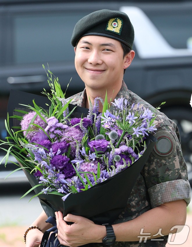 Drama ập đến V và RM (BTS): Ngày vui xuất ngũ bỗng gây bức xúc khắp MXH Hàn Quốc- Ảnh 2.