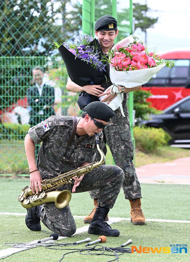 Drama ập đến V và RM (BTS): Ngày vui xuất ngũ bỗng gây bức xúc khắp MXH Hàn Quốc- Ảnh 4.