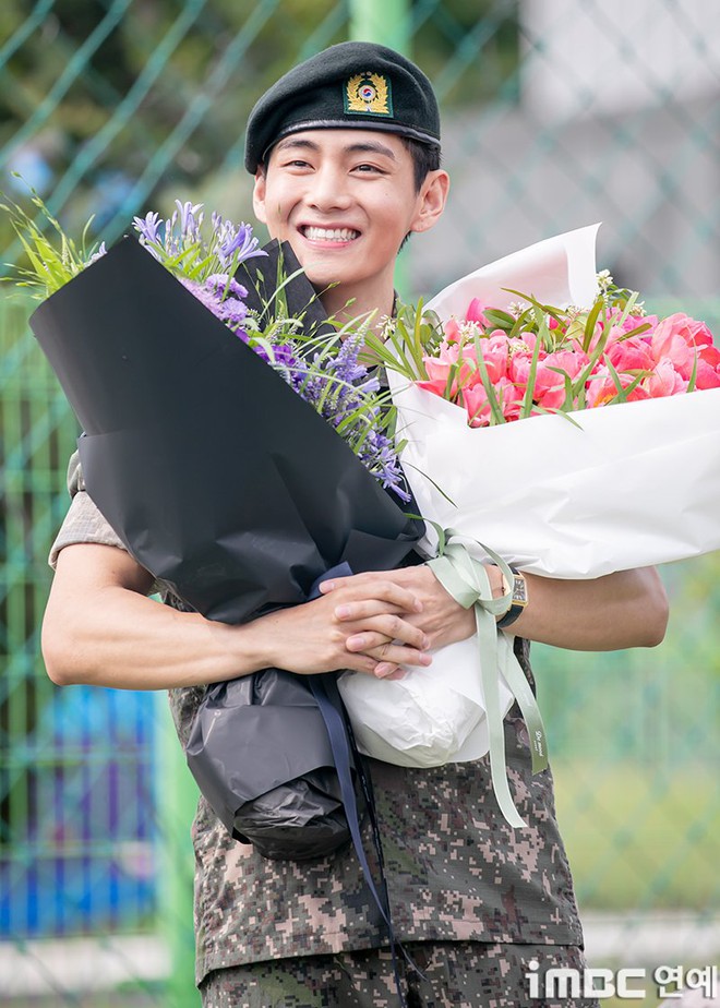 Drama ập đến V và RM (BTS): Ngày vui xuất ngũ bỗng gây bức xúc khắp MXH Hàn Quốc- Ảnh 1.
