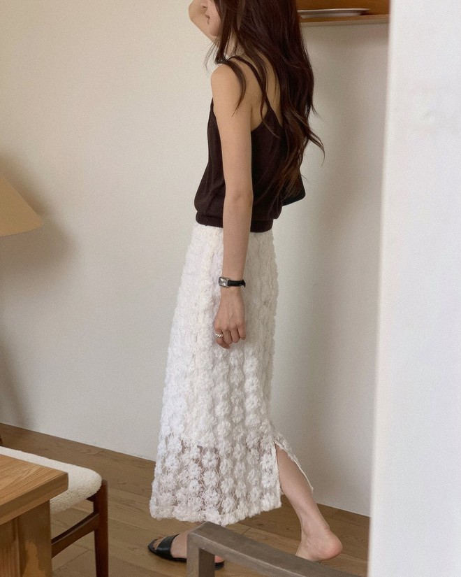 5 item đẹp nhất để mặc đi du lịch: Cực thoải mái, không cầu kỳ nhưng lên hình sống ảo vẫn xinh- Ảnh 3.